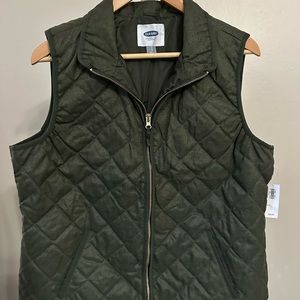 NWT olive green Old Navy puffer vest, large